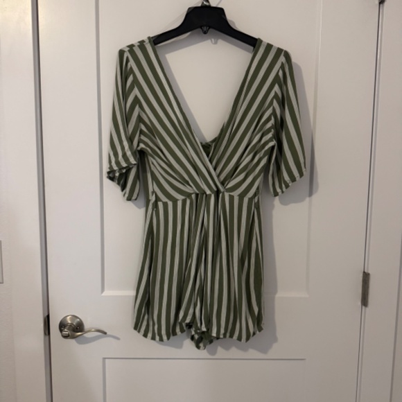 Short Romper - Picture 2 of 7